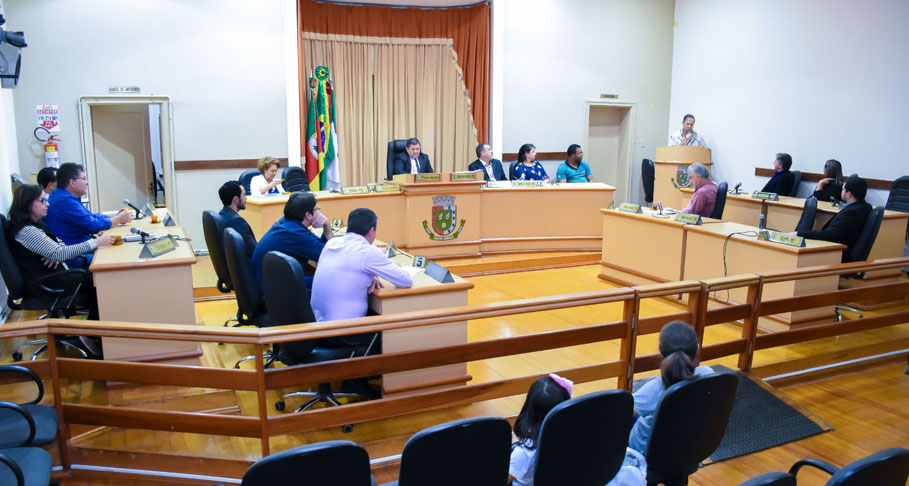 Legislativo de Santo Ângelo presta homenagem ao SINPRO/RS 