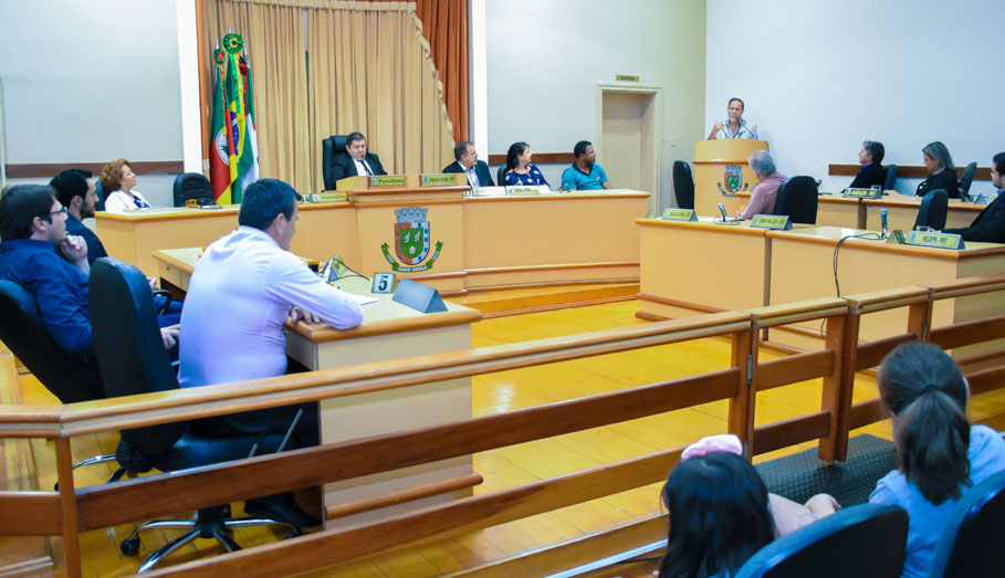 Legislativo de Santo Ângelo presta homenagem ao SINPRO/RS 