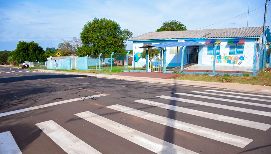 Governo Municipal atende solicitação da Câmara e instala Faixa Elevada em frente à Creche do Bairro Cristal