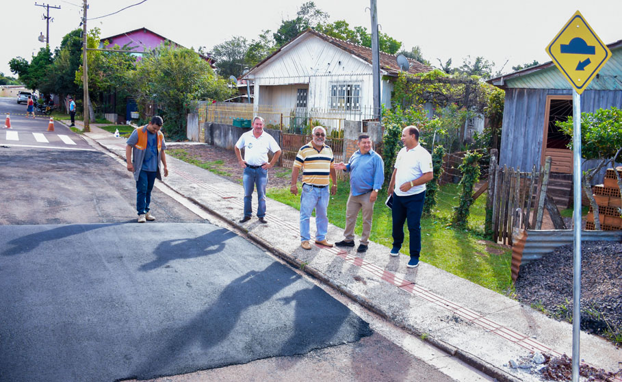 Governo Municipal atende solicitação da Câmara e instala Faixa Elevada em frente à Creche do Bairro Cristal