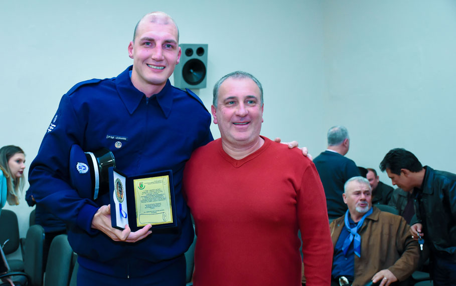 Câmara concede “Ordem da Cruz Missioneira”, ao atleta santo-angelense, Leonardo Klassmann Waszkiewicz