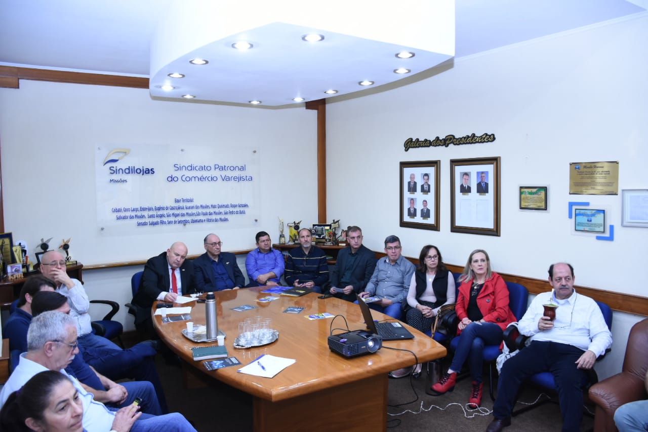 COMÉRCIO INFORMAL: Legislativo participa de debate junto ao Sindilojas Missões