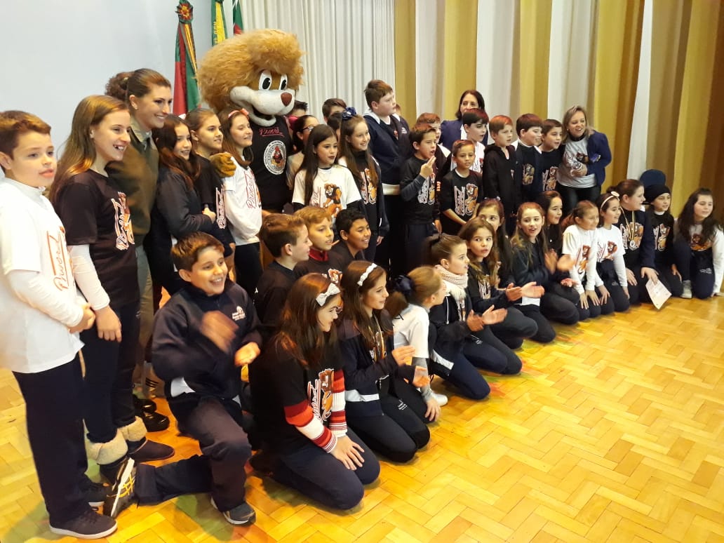 Legislativo acompanha formatura do Programa Educacional de Resistência às Drogas e Violência