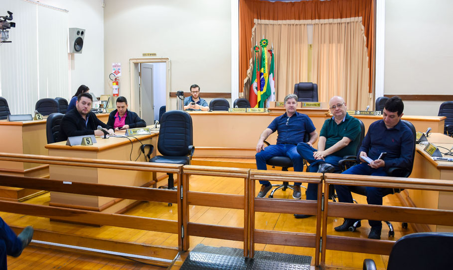 Funcionamento do comércio aos domingos e feriados volta a ser tema de debate no Legislativo de Santo Ângelo