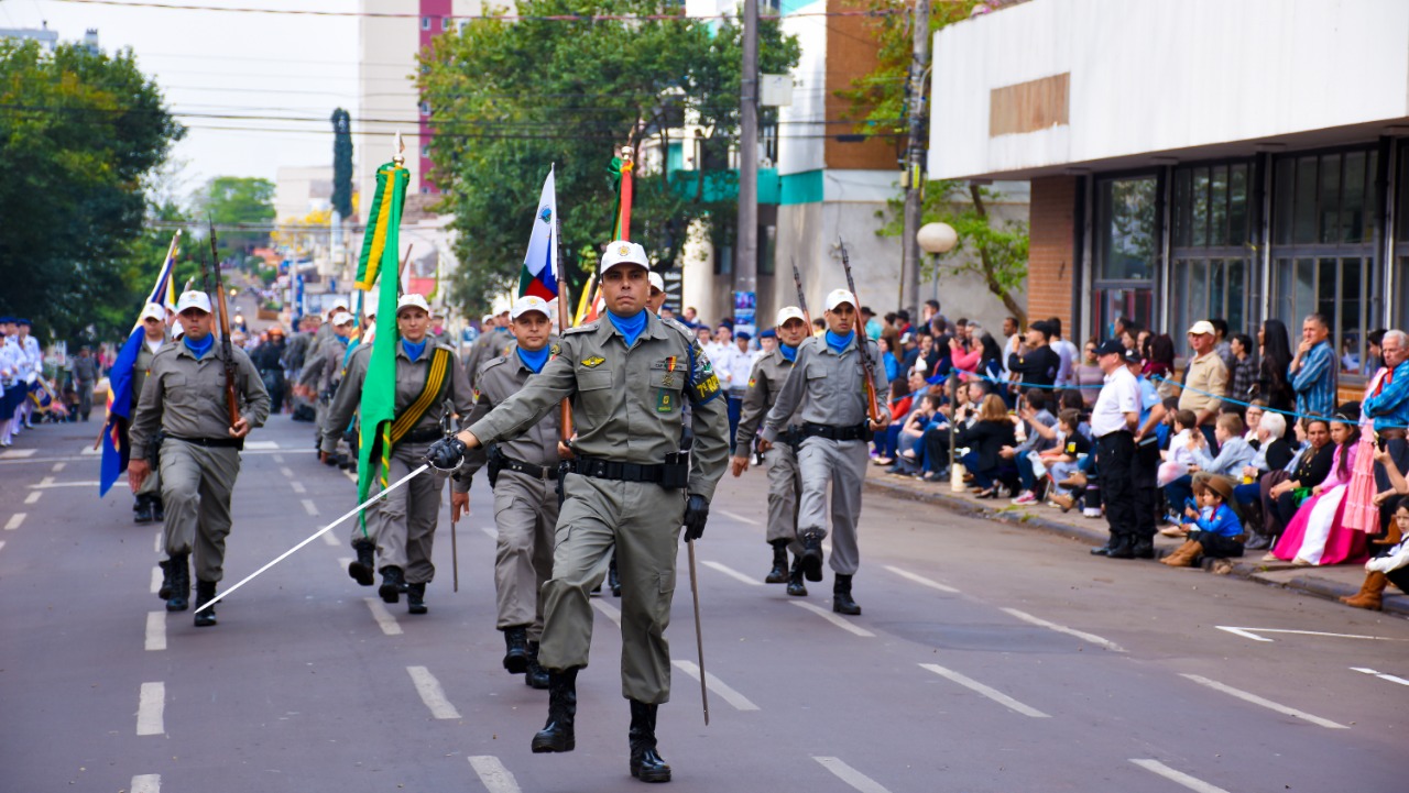 Desfile no Dia do Gaúcho encerra Semana Farroupilha em Santo Ângelo