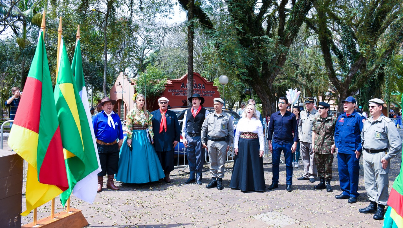 Desfile no Dia do Gaúcho encerra Semana Farroupilha em Santo Ângelo