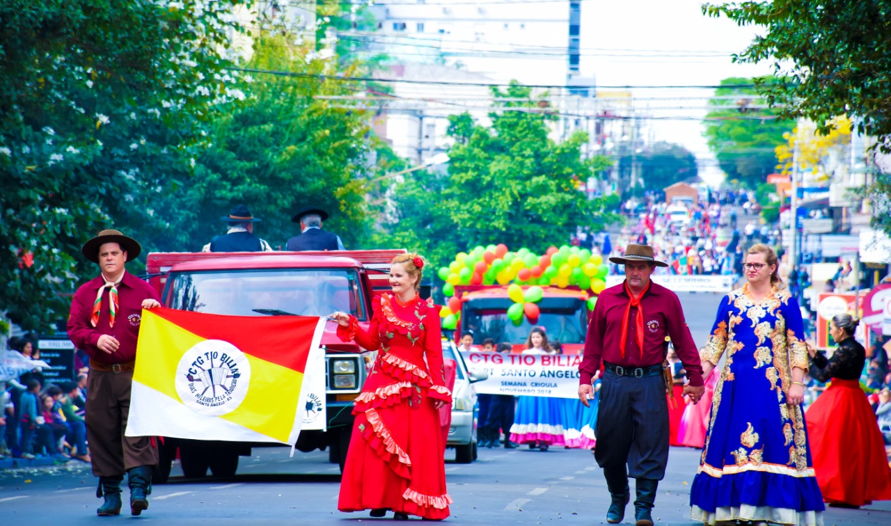 Desfile no Dia do Gaúcho encerra Semana Farroupilha em Santo Ângelo