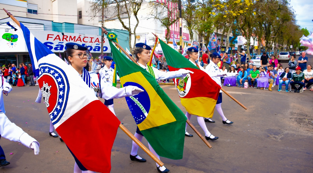Desfile no Dia do Gaúcho encerra Semana Farroupilha em Santo Ângelo