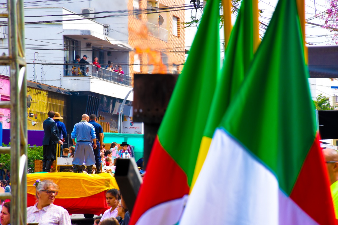 Desfile no Dia do Gaúcho encerra Semana Farroupilha em Santo Ângelo