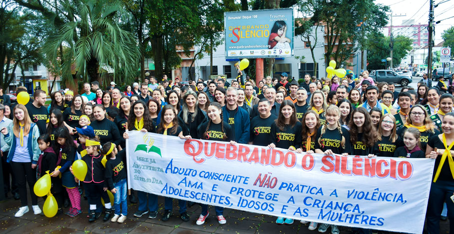 Projeto Quebrando o Silêncio é finalizado com passeata