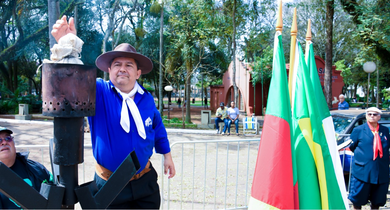 Desfile no Dia do Gaúcho encerra Semana Farroupilha em Santo Ângelo