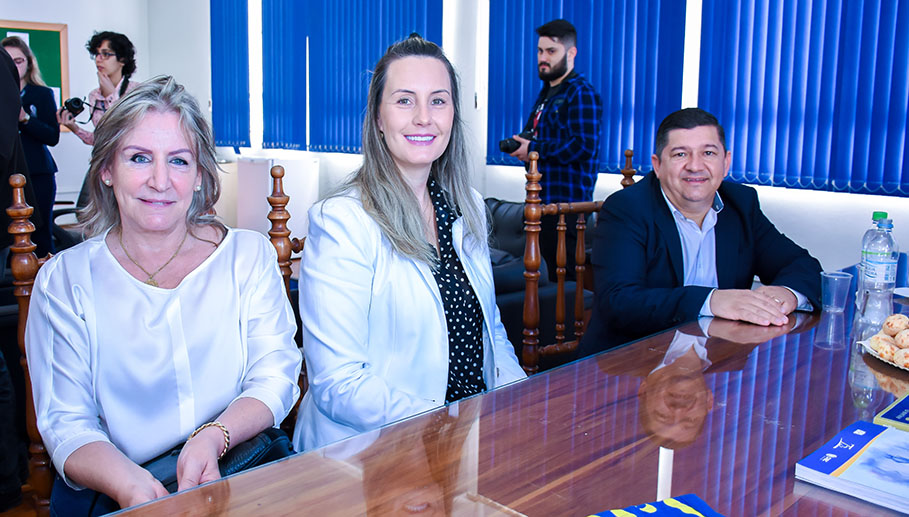 Presidente do Legislativo participa de reinauguração de entrada do Colégio Cenecista Sepé Tiaraju