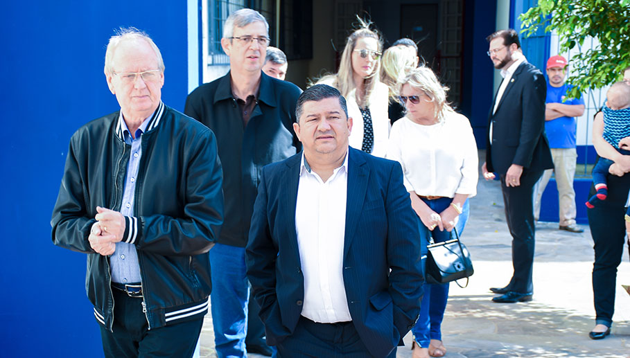 Presidente do Legislativo participa de reinauguração de entrada do Colégio Cenecista Sepé Tiaraju