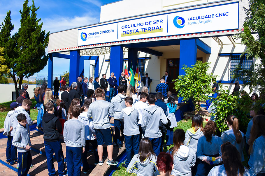Presidente do Legislativo participa de reinauguração de entrada do Colégio Cenecista Sepé Tiaraju