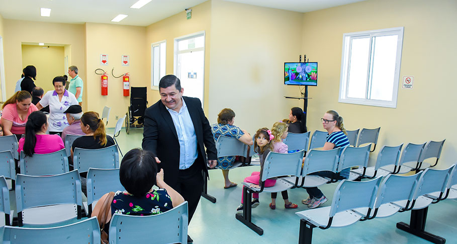 Chefe do Legislativo visita UPA e obras no Posto de Saúde do Bairro Nova