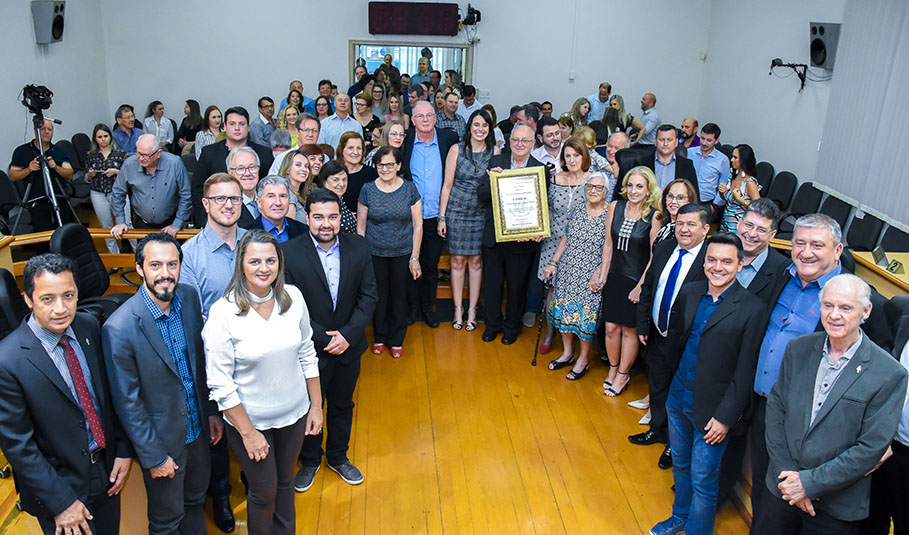 Hermes Antônio Marchetti recebe título de Cidadão Honorário da Câmara de Vereadores