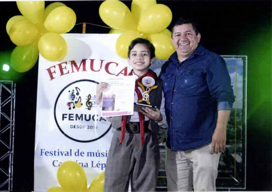 Presidente do Legislativo Everaldo de Oliveira participa da premiação do Femuca