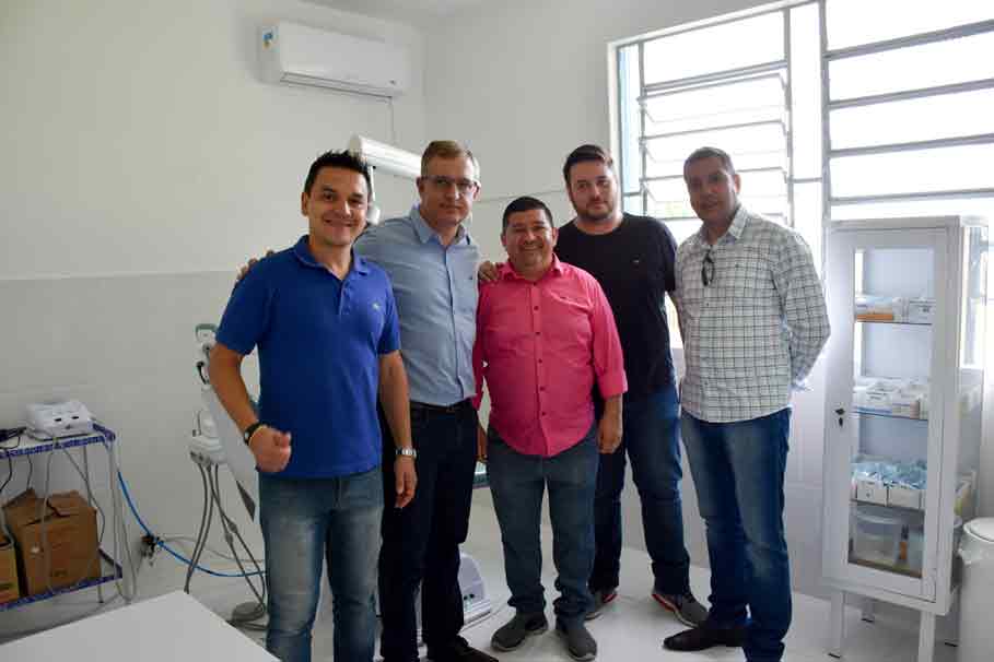 Legislativo participa de reinauguração de USF no Bairro Rogowski