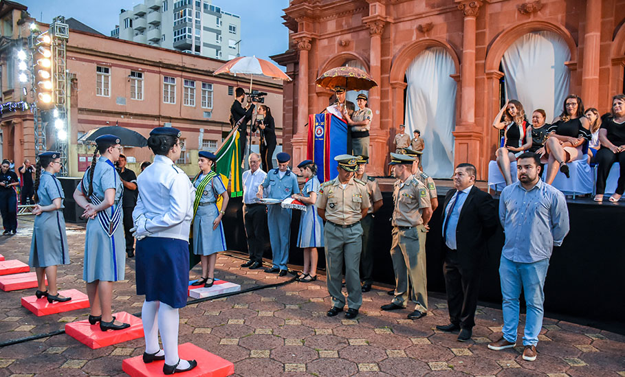 Colégio Tiradentes realiza formatura do Ensino Médio