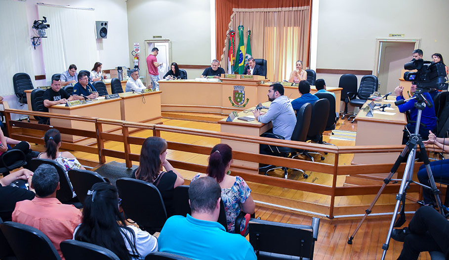 Vereadores pedem vista de projetos apreciados em Sessão Extraordinária