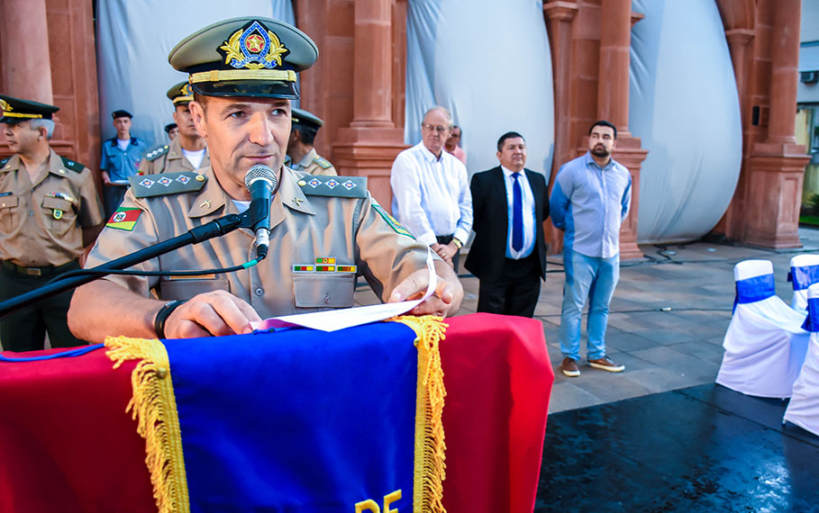 Colégio Tiradentes realiza formatura do Ensino Médio