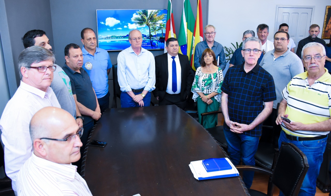 Presidente do Legislativo Everaldo de Oliveira assume Executivo