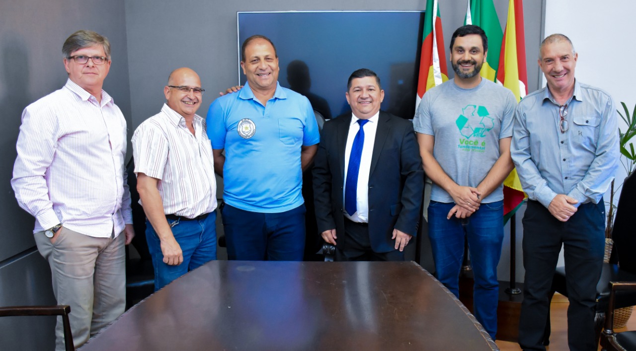 Presidente do Legislativo Everaldo de Oliveira assume Executivo