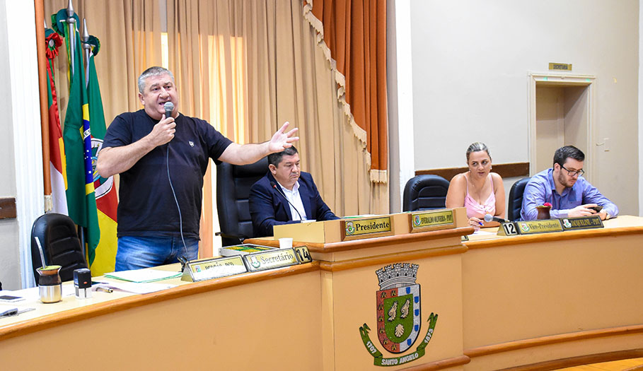 Vereadores pedem vista de projetos apreciados em Sessão Extraordinária