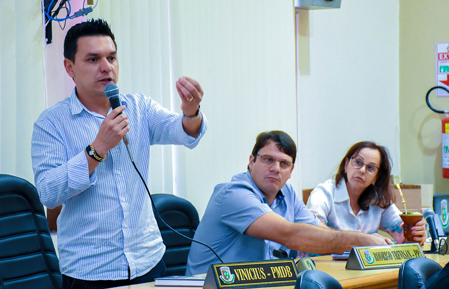 Vereadores pedem vista de projetos apreciados em Sessão Extraordinária