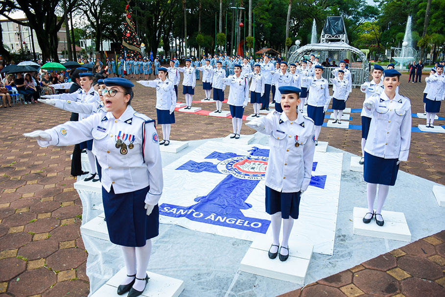 Colégio Tiradentes realiza formatura do Ensino Médio