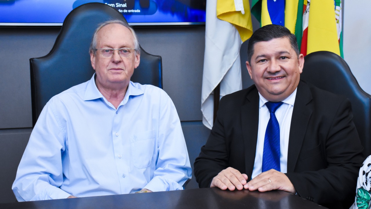 Presidente do Legislativo Everaldo de Oliveira assume Executivo