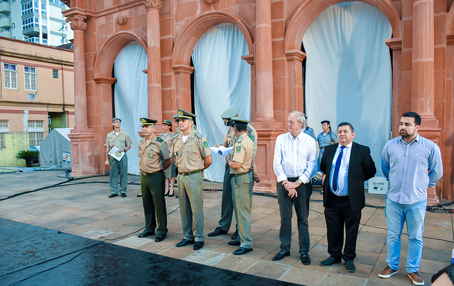 Colégio Tiradentes realiza formatura do Ensino Médio