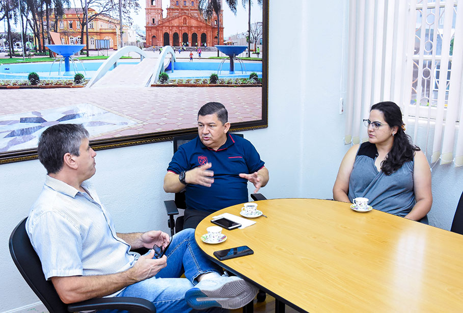 Legislativo recebe integrantes da ACM