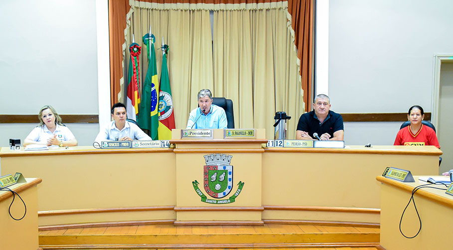 VEREADORES SE MOBILIZAM JUNTO À COMUNIDADE PELA PERMANÊNCIA DA 14ª CRE EM SANTO ÂNGELO