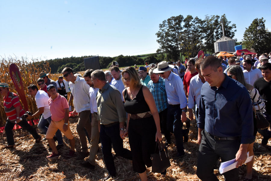 Poder Legislativo de Santo Ângelo participa da Abertura da Colheita do Milho no RS