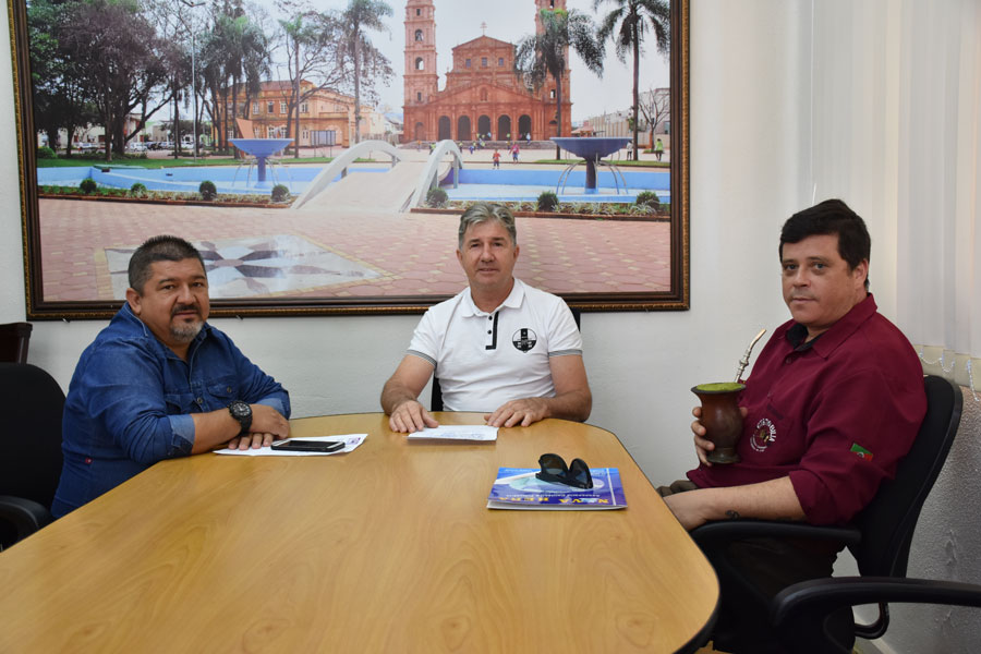 Câmara de Vereadores recebe convite para posse de patronagem do CTG Tio Bilia