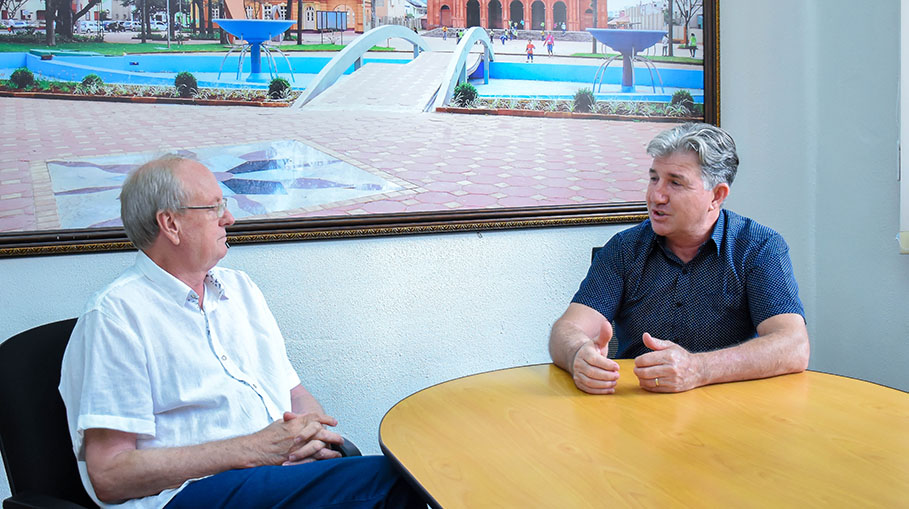 Presidente do Legislativo recebe visita do prefeito em exercício Bruno Hesse