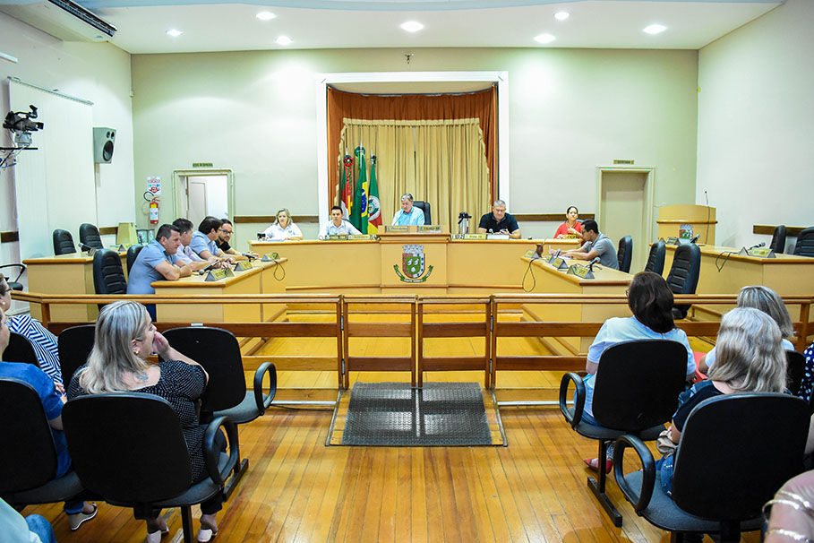 VEREADORES SE MOBILIZAM JUNTO À COMUNIDADE PELA PERMANÊNCIA DA 14ª CRE EM SANTO ÂNGELO
