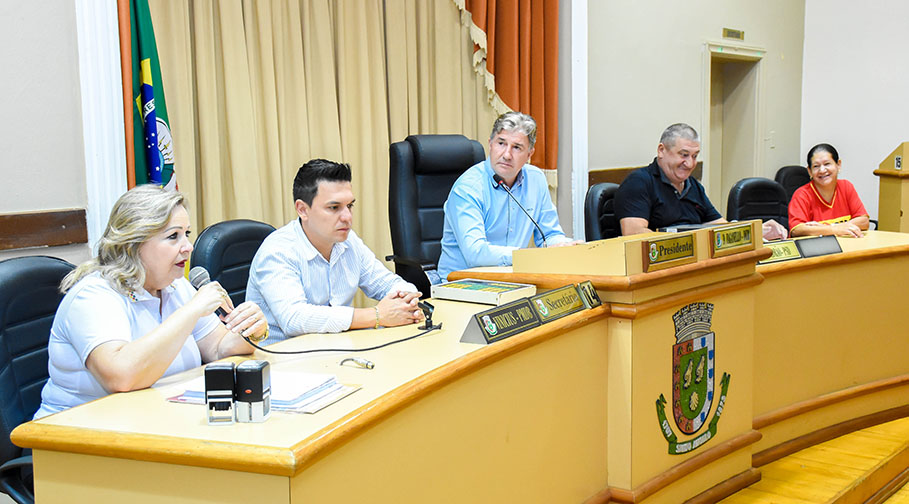 VEREADORES SE MOBILIZAM JUNTO À COMUNIDADE PELA PERMANÊNCIA DA 14ª CRE EM SANTO ÂNGELO