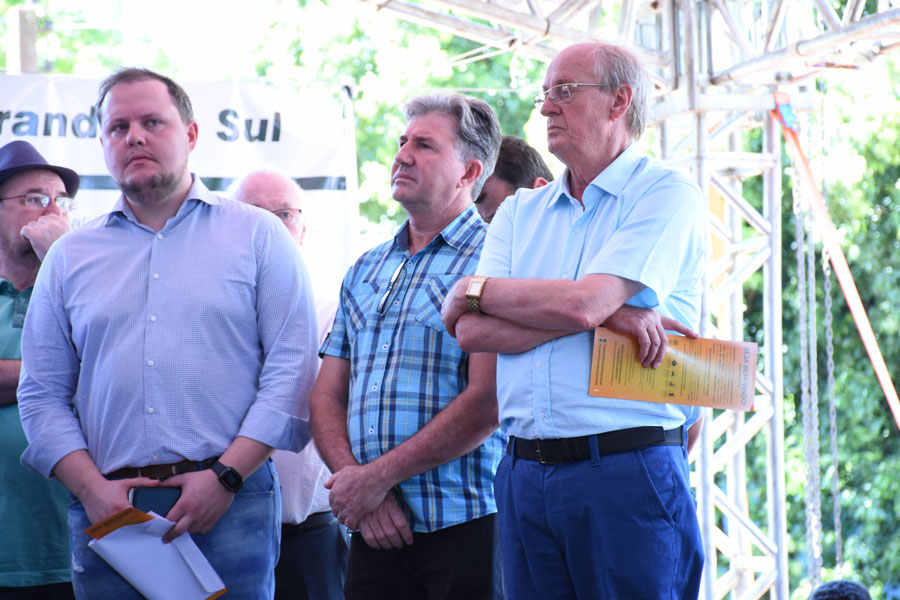 Poder Legislativo de Santo Ângelo participa da Abertura da Colheita do Milho no RS