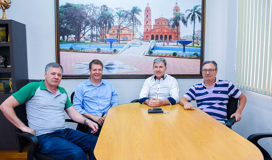 Presidente da Câmara de Vereadores recebe diretoria do DEM para conversa