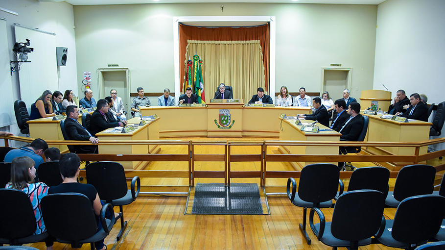 Segunda-feira marcada por homenagens no Legislativo Municipal