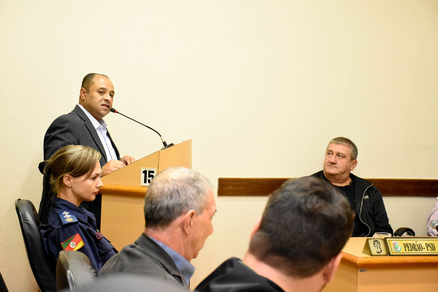 Polícia Civil e Brigada Militar recebem homenagem no Legislativo Municipal
