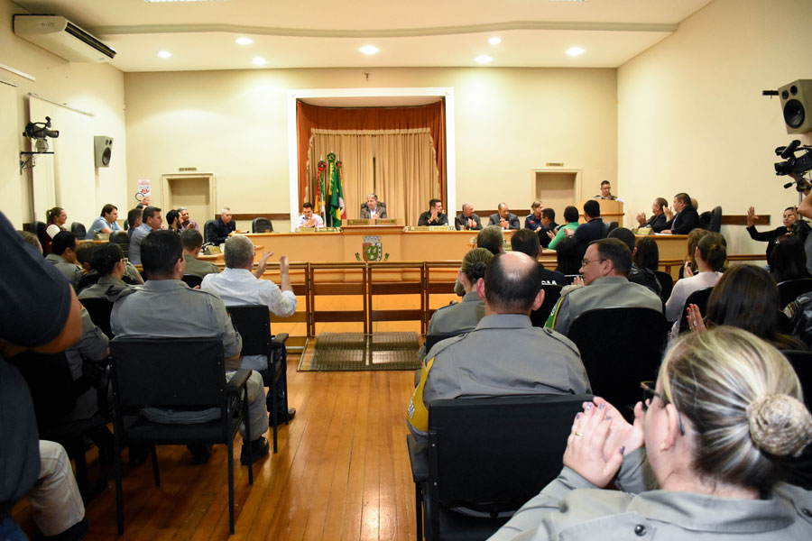 Polícia Civil e Brigada Militar recebem homenagem no Legislativo Municipal