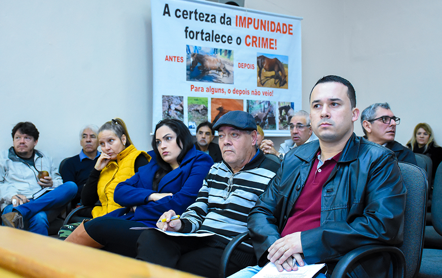 Audiência Pública debate maus tratos a animais em veículos de tração