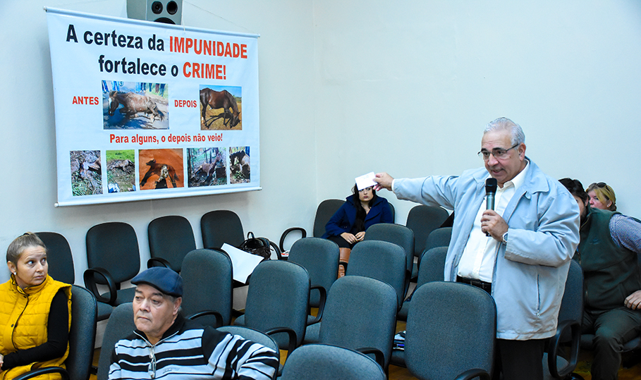 Audiência Pública debate maus tratos a animais em veículos de tração