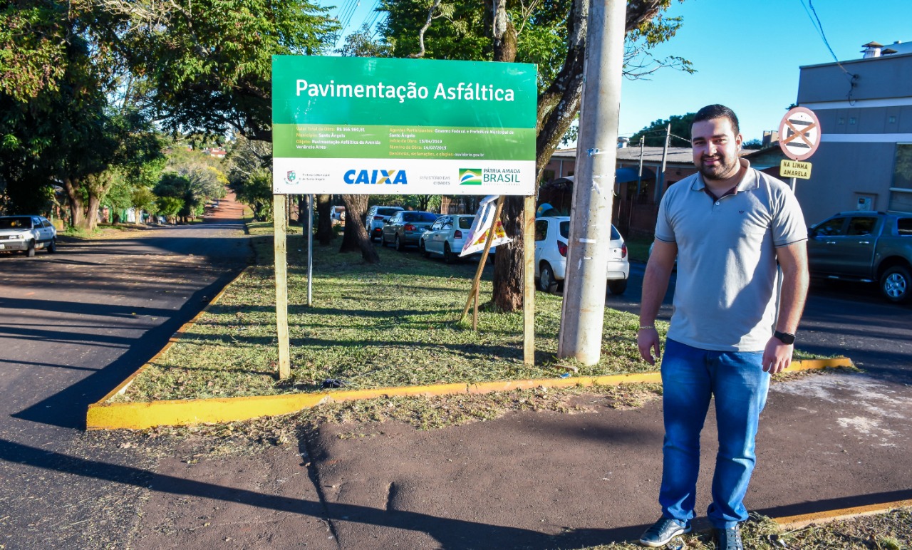 Vereador Felippe Terra Grass verifica obras na avenida Venâncio Aires