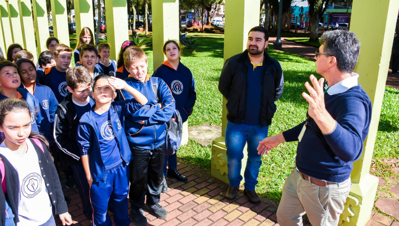 Vereador Felippe Terra Grass participa de projeto Missões Escolar Guarani
