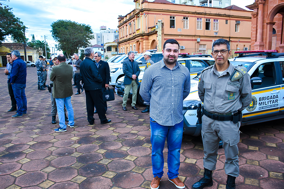 Viaturas são entregues à Brigada Militar