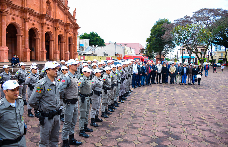 Viaturas são entregues à Brigada Militar